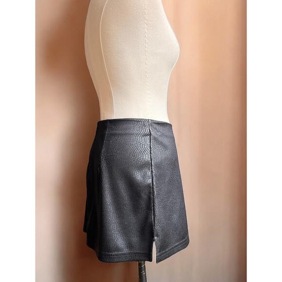 Vintage 90s Faux Leather Mini Skirt | 1990s Embossed Reptile Print A‑Line Cheer - Picture 3 of 7
